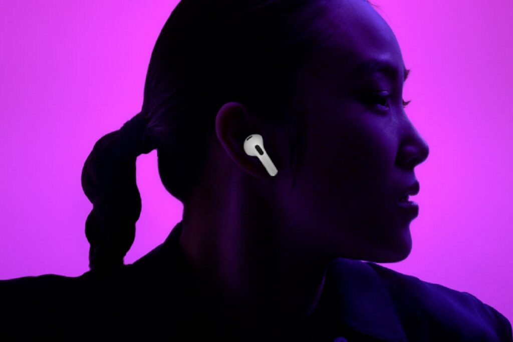 Apple Airpods 4 worn by woman