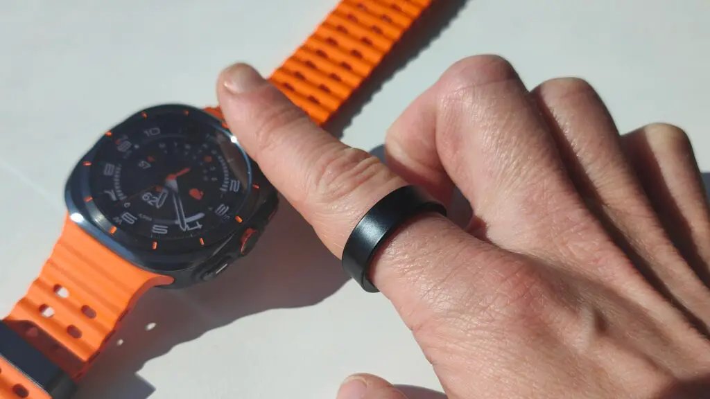 Samsung-Galaxy-Ring worn on a finger